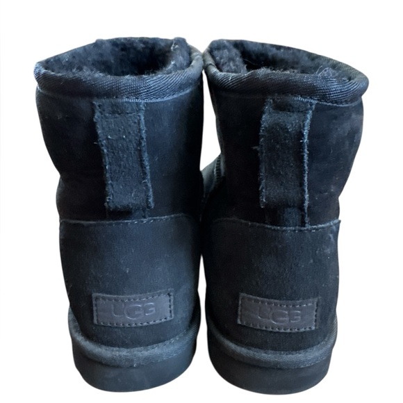 UGG Black CLASSIC MINI II Women’s shearling Boots 11 - Picture 2 of 6